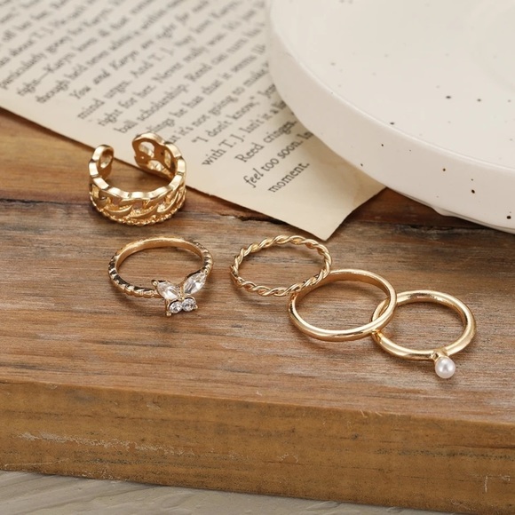 💖 5 items for $25 Sale! 💖 5 Piece Butterfly Ring Set - Picture 2 of 4